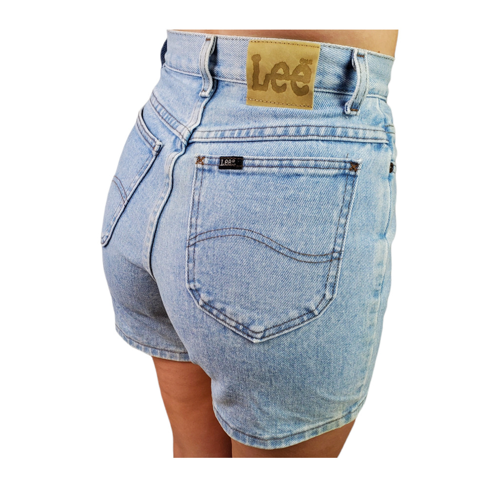 Vintage Lee Light Wash High Rise Denim Shorts 7 (Fits tight on a size 2)